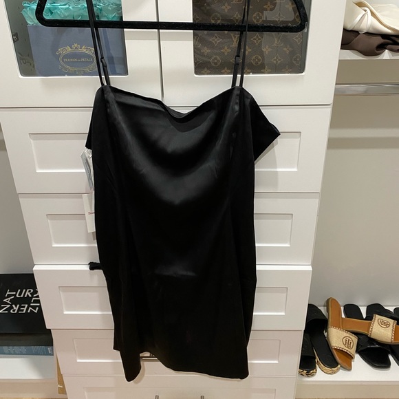 Sunday Best
Shimmer Dress - Picture 2 of 2